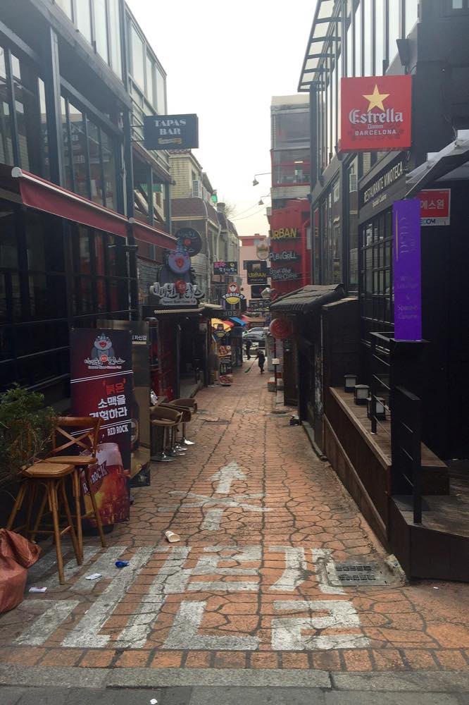 Bar and restaurant street in Itaewon, Seoul, the neighborhood where the dessert cafe Kyeri is located