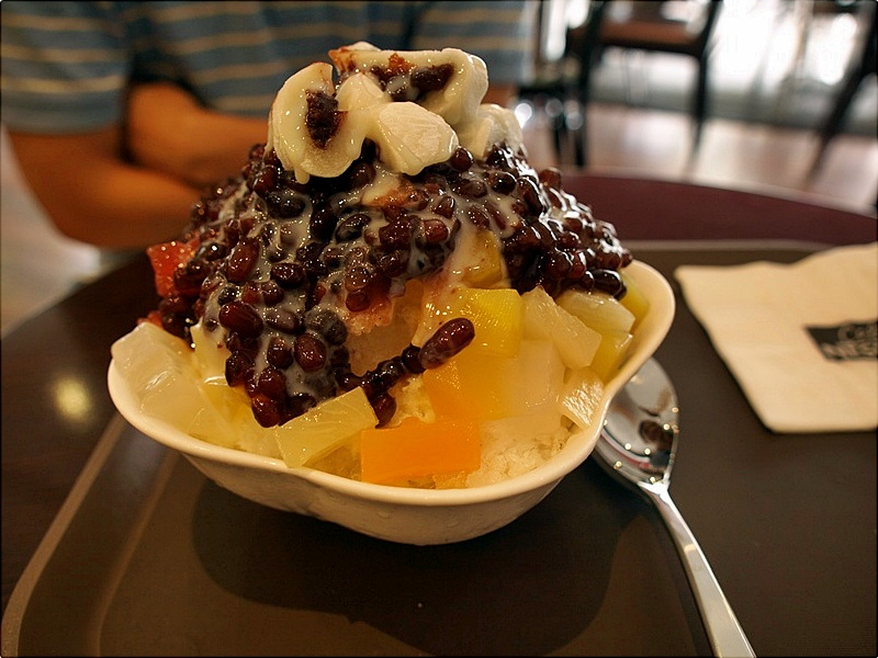Korean patbingsu red bean shaved ice, the specialty at Bubing in Buam-dong