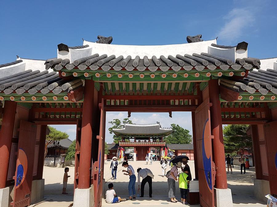 The Real Lovely Runner Filming Locations You Can Actually Eat At in&nbsp;Korea