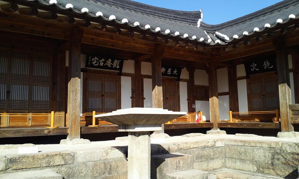 A traditional hanok building in Gyeongju's historic district, similar to the setting of hanok dessert cafes like Sodamru