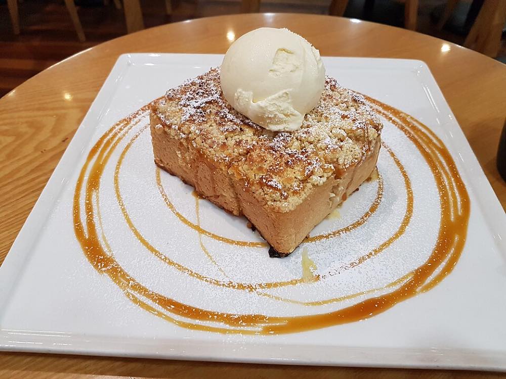 Thick Korean honey toast served at a Seoul toast cafe