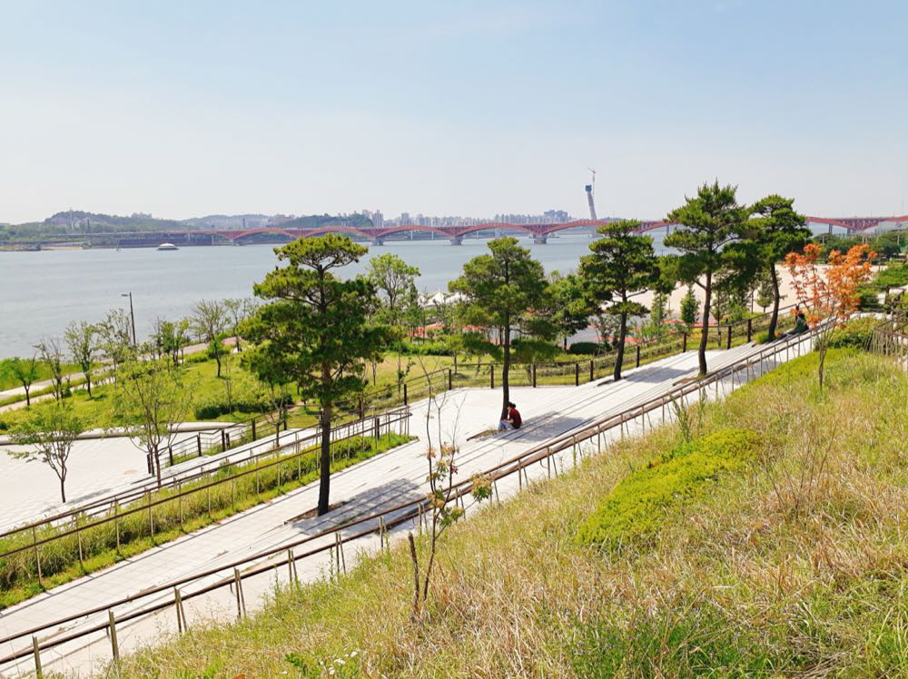 Mangwon Hangang Park riverside path along the Han River in Seoul