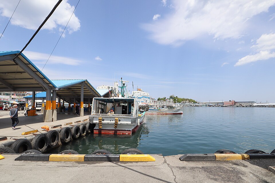 Jumunjin harbor in Gangneung, near the real Goblin breakwater filming location